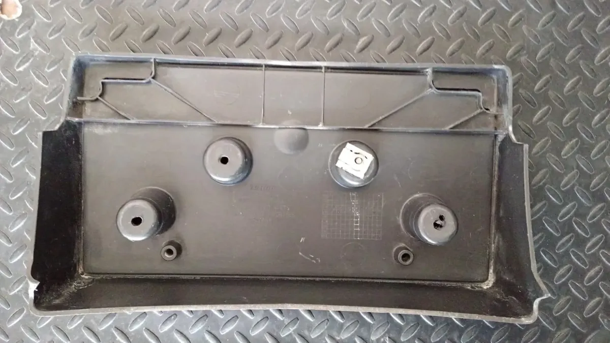Porta Placas Frontal Chevrolet Suburban 2015-2020